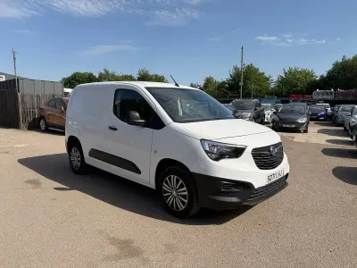 Used Vauxhall Combo Edition 130 HP (95 kW) 2021 White MPV