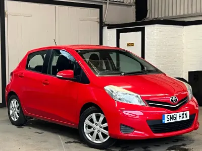 Usado Toyota Yaris 2011 Vermelho Citadino