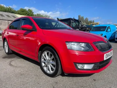 Usado Skoda Octavia Elegance 2014 Rojo Familiar