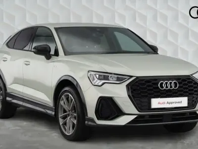 Usado Audi Q3 Sportback Black Edition 150 HP (110 kW) 2022 Prateado SUV