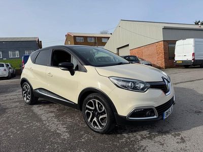 Used Renault Captur Dynamique 90 HP (66 kW) 2015 Cream SUV