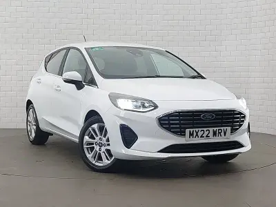 Używany Ford Fiesta Titanium 100 KM (73 kW) 2022 Biały Hatchback