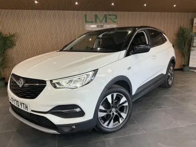 Used Vauxhall Grandland X SRi 130 HP (95 kW) 2020 White SUV