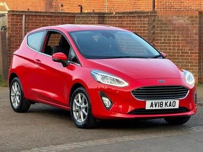 Used Ford Fiesta Zetec 70 HP (51 kW) 2018 Red Hatchback