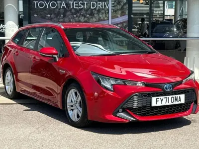 Used Toyota Corolla 122 HP (89 kW) 2021 Red Estate