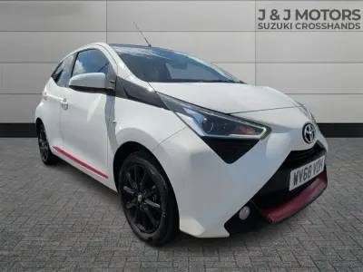 Used Toyota Aygo x-press 2018 White Hatchback