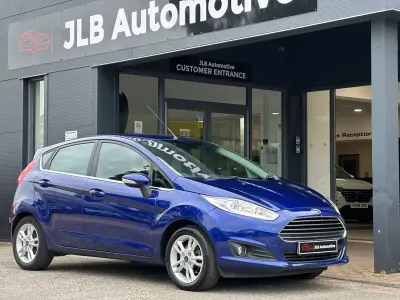 Używany Ford Fiesta Zetec 82 KM (60 kW) 2016 Niebieski Hatchback
