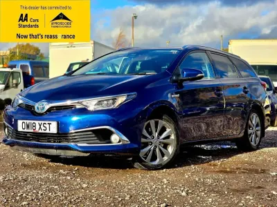 Used Toyota Auris Hybrid 136 HP (100 kW) 2018 Blue Estate