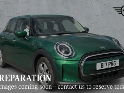 Usado Mini Cooper Classic 134 HP (98 kW) 2023 Verde Citadino
