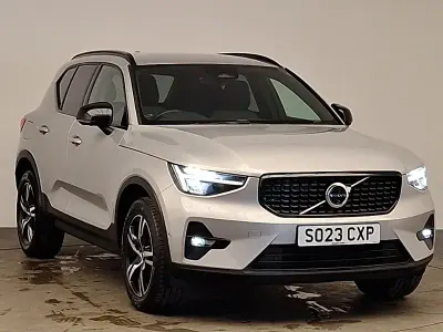 Używany Volvo XC40 Plus 163 KM (119 kW) 2023 Srebrny SUV