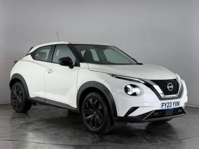 Używany Nissan Juke Acenta 114 KM (83 kW) 2023 Biały SUV