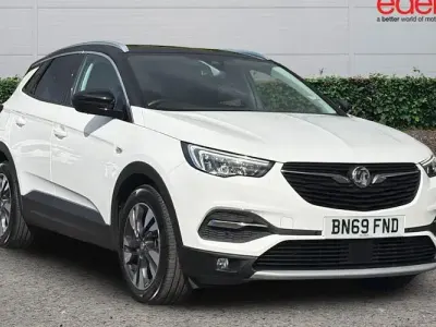 Used Vauxhall Grandland X SRi 177 HP (130 kW) 2019 White SUV