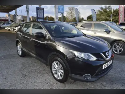 Usado Nissan Qashqai Acenta 115 HP (84 kW) 2016 Preto SUV