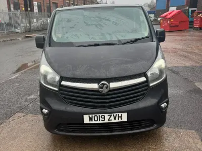 Second-hand Vauxhall Vivaro Sportive 125 CP (91 kW) 2019 Negru Monovolum