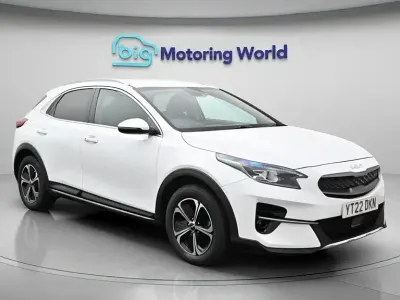 Usado Kia XCeed 139 HP (102 kW) 2022 Branco SUV