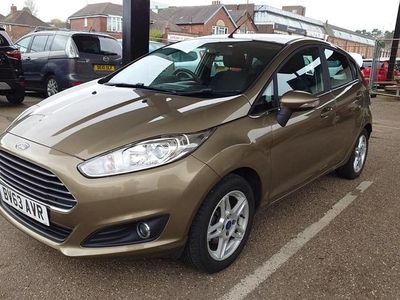 Begagnad Ford Fiesta Zetec 2013 Brun Halvkombi