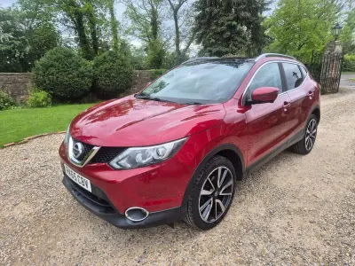 Second-hand Nissan Qashqai Tekna 163 CP (119 kW) 2015 Roșu SUV