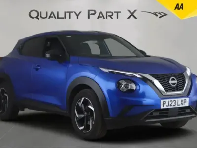 Begagnad Nissan Juke N-Connecta 2023 Blå SUV
