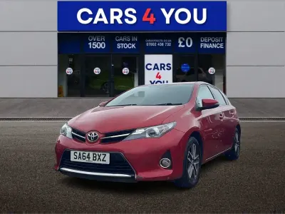 Used Toyota Auris Multidrive S 132 HP (97 kW) 2014 Red Hatchback