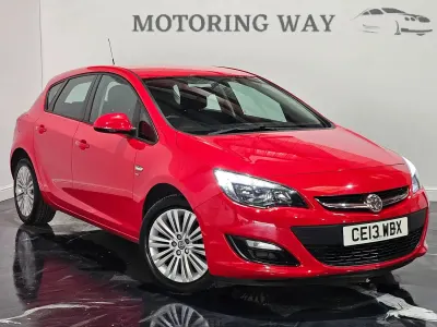 Gebraucht Vauxhall Astra 100 PS (73 kW) 2013 Rot Kleinwagen