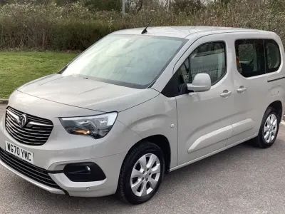 Second-hand Vauxhall Combo S 130 CP (95 kW) 2020 Gri Monovolum