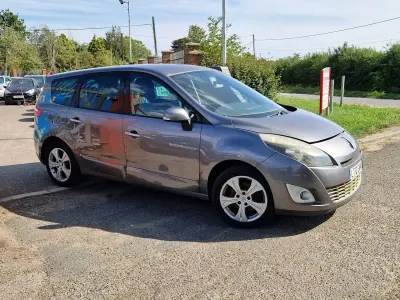 Usado Renault Grand Scénic III Dynamique 110 CV (80 kW) 2012 Gris Monovolumen