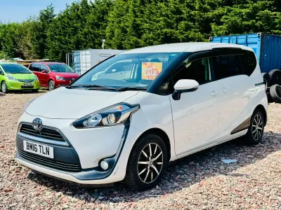 Used Toyota Sienta 120 HP (88 kW) 2026 White MPV
