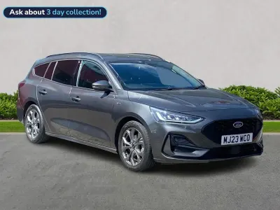 Usado Ford Focus ST-Line 125 HP (91 kW) 2023 Cinzento Carrinha
