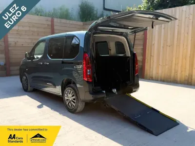 Used Citroën Berlingo 130 HP (95 kW) 2025 Blue MPV