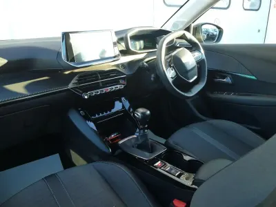 Second-hand Peugeot 208 Allure Premium 99 CP (72 kW) 2022 Negru Hatchback