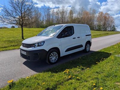Begagnad Peugeot Partner 2022 Vit Minibuss