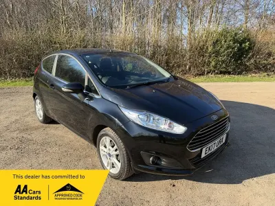 Usado Ford Fiesta Zetec 82 HP (60 kW) 2017 Preto Citadino