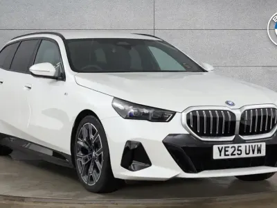 Begagnad BMW 530e M Sport 295 HK (216 kW) 2025 Vit Kombi