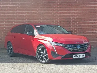 Used Peugeot 308 Allure Premium 131 HP (96 kW) 2023 Red Estate
