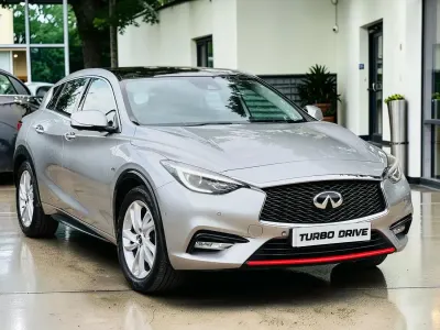 Used Infiniti Q30 Premium 170 HP (125 kW) 2016 Silver Hatchback