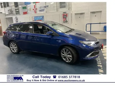 Used Toyota Auris Hybrid