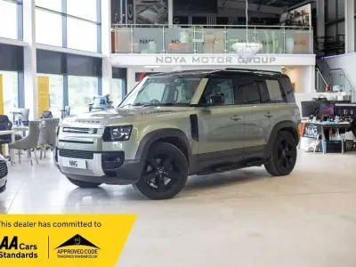 Usado Land Rover Defender First Edition 240 HP (176 kW) 2020 Verde SUV