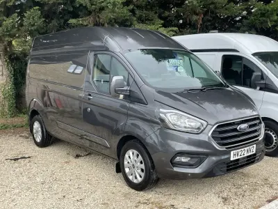 Usado Ford Transit Custom Limited 130 CV (95 kW) 2022 Gris
