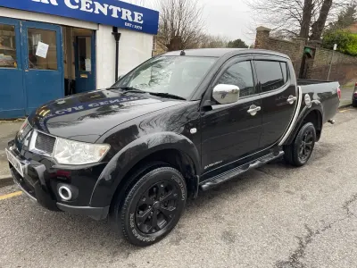Second-hand Mitsubishi L200 176 CP (129 kW) 2013 Negru Pickup