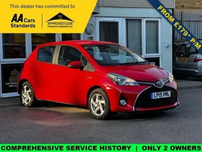 Used Toyota Yaris 101 HP (74 kW) 2015 Red Hatchback
