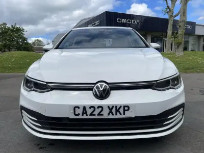 Second-hand VW Golf VIII S 148 CP (108 kW) 2022 Alb Hatchback
