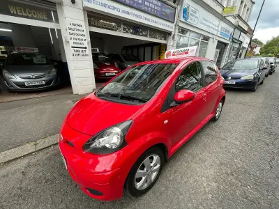 Used Toyota Aygo 67 HP (49 kW) 2011 Red Hatchback