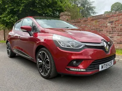 Used Renault Clio Iconic 90 HP (66 kW) 2019 Red Hatchback