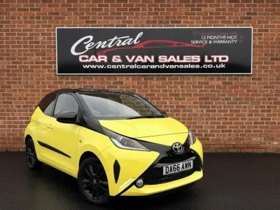 Used Toyota Aygo X-cite 69 HP (50 kW) 2016 Yellow Hatchback