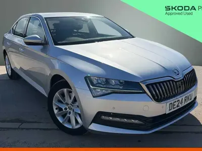 Usado Skoda Superb SE 147 CV (108 kW) 2024 Plateado Utilitario