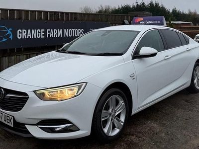 Used Vauxhall Insignia SRi 136 HP (100 kW) 2017 White Hatchback