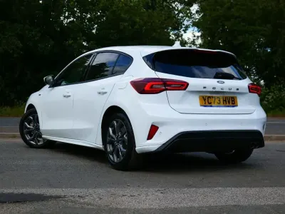 Used Ford Focus ST-Line 125 HP (91 kW) 2023 White Hatchback
