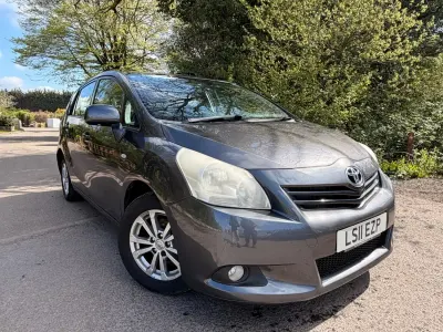 Usado Toyota Verso 2011 Gris Monovolumen