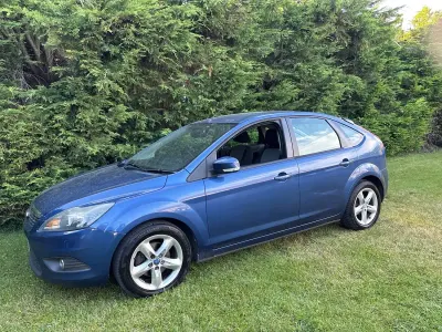 Used Ford Focus Zetec 2009 Blue Hatchback