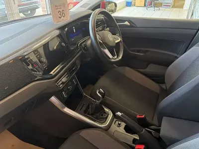 Usado VW Polo Life 95 HP (69 kW) 2023 Vermelho Citadino
